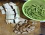 肉条炒茄瓜豆角的做法图解2