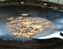 电饭煲焖鸡腿饭的做法图解2