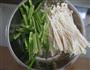 芹菜金针的做法图解1