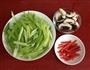 香菇芹菜的做法图解1