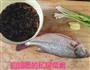 舌尖还原-梅干菜蒸鲈鱼的做法图解1