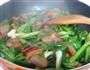 腊肉炒蒜苗的做法图解7