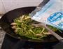 蒜薹炒鸡肉的做法图解3