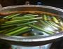 醋渍蒜薹的做法图解2