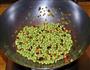 小炒豌豆的做法图解6