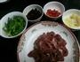 泡椒炒牛肉的做法图解1