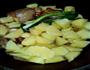 五花肉炖土豆的做法图解2