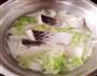 白菜鱼腩汤的做法图解2
