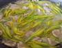 鲜黄花菜肉片汤的做法图解1