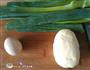 大葱土豆饼的做法图解1