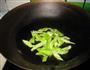 香肠炒马蹄的做法图解3