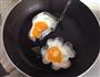 酱油卡通煎蛋的做法图解2