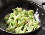 香菇炒花菜的做法图解3