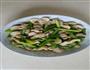 蘑菇炒蒜苗的做法图解3