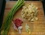 芹菜炖干豆腐的做法图解1