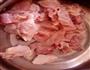 香菇炖鸡肉汤的做法图解1