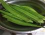 白灼黄秋葵的做法图解1