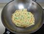 豌豆鸡蛋饼的做法图解8