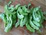 苦瓜炒腊肠的做法图解1
