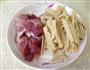 豆腐皮炒五花肉的做法图解2