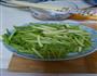 芹菜炒肉丝的做法图解1