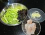 芦笋炒大虾的做法图解1