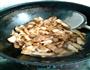 杏鲍菇煸肉片的做法图解8