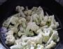 腊肉炒菜花的做法图解3
