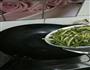 乡里腊肉炒蒜苔的做法图解2