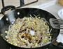 黄豆芽炒粉条的做法图解7