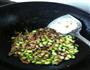 咸菜肉松毛豆的做法图解4