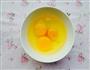 炒出水嫩鸡蛋-韭黄炒鸡蛋的做法图解3