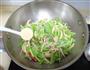 芹菜炒鱿鱼干的做法图解12