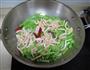 芹菜炒鱿鱼干的做法图解9