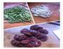 豆角洋葱炒腊肠的做法图解1