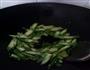 橄榄菜肉丁炒黄秋葵的做法图解5