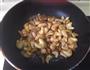 菱角焖肉的做法图解5