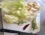 白菜炖冻豆腐的做法图解1