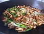 蟹味菇炒肉的做法图解4