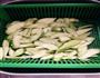 丝瓜腐竹馓子蛋汤的做法图解1