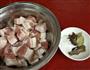 猪肉炖粉条的做法图解1