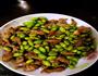 毛豆炒肉的做法图解1