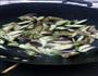 干煸蒜香茄子的做法图解1