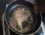 黑白芝麻擂辣椒的做法图解4