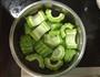 苦瓜龙骨汤的做法图解4