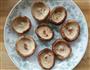 美味营养的香菇鹌鹑蛋的做法图解1