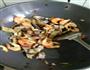鳗鱼鲞炒虾干的做法图解4
