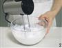鲜奶油打发的做法步骤2