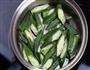 木耳炒秋葵的做法图解3