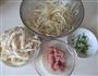 豆芽鲜菇肉丝的做法图解1